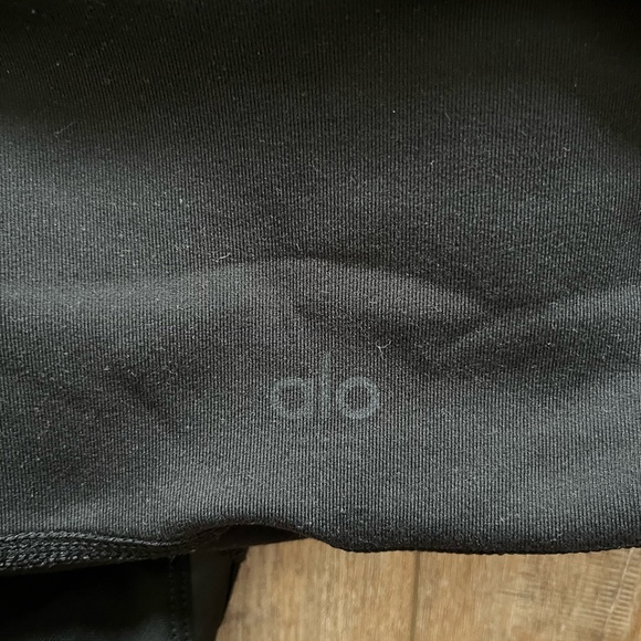 ALO yoga mesh yoga pants - Picture 4 of 5